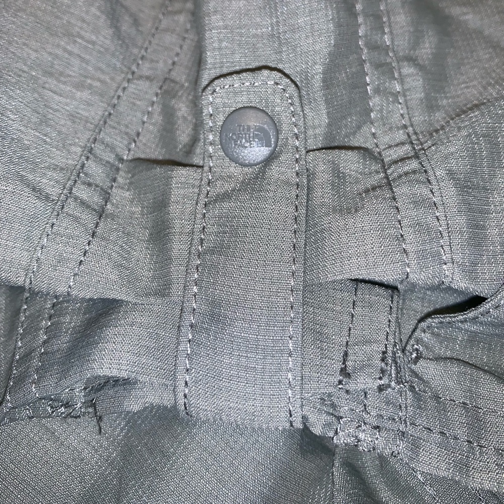 North Face Women’s Shorts Size 6 Nice! - Picture 4 of 8